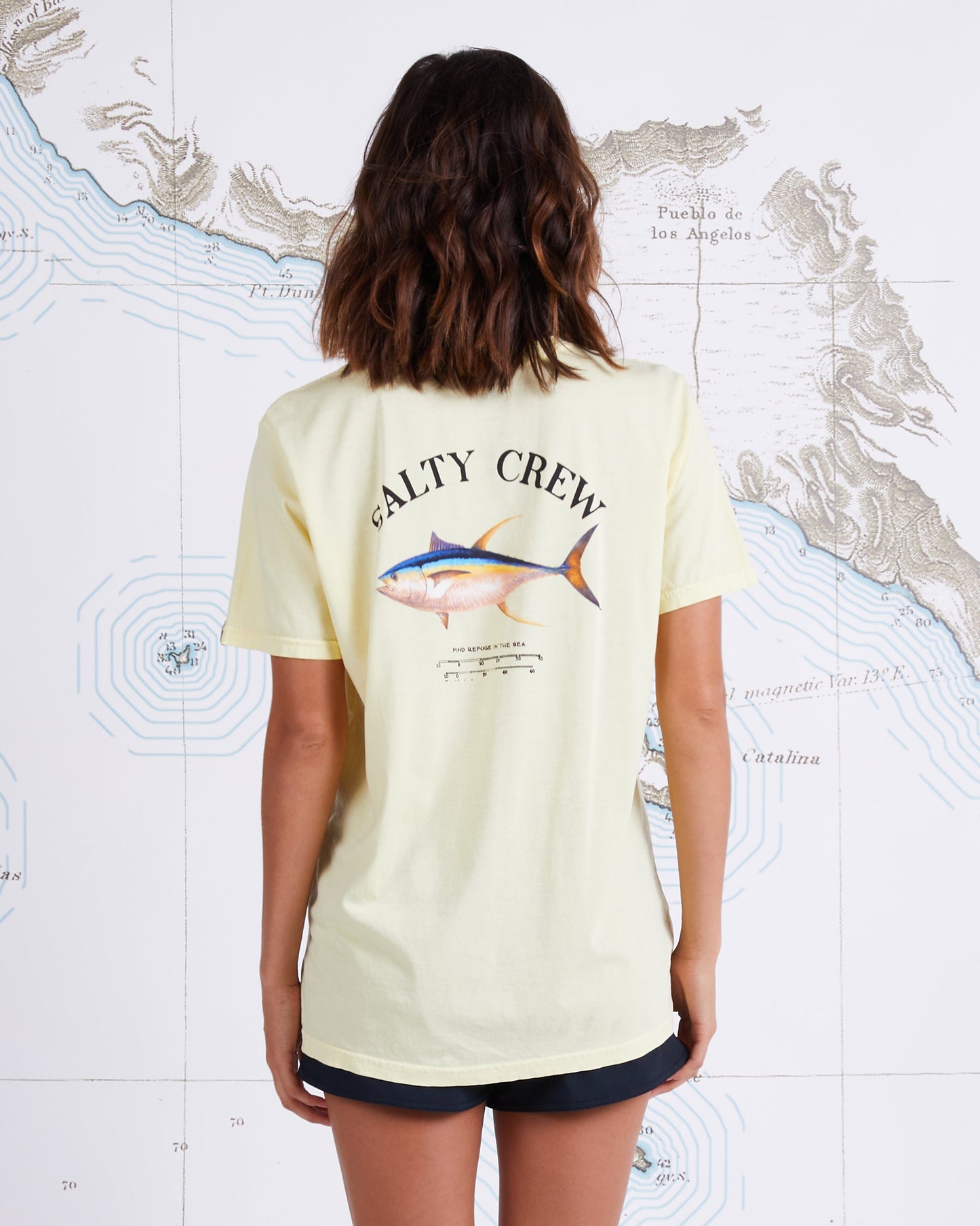 AHI MOUNT BOYFRIEND TEE - Banana