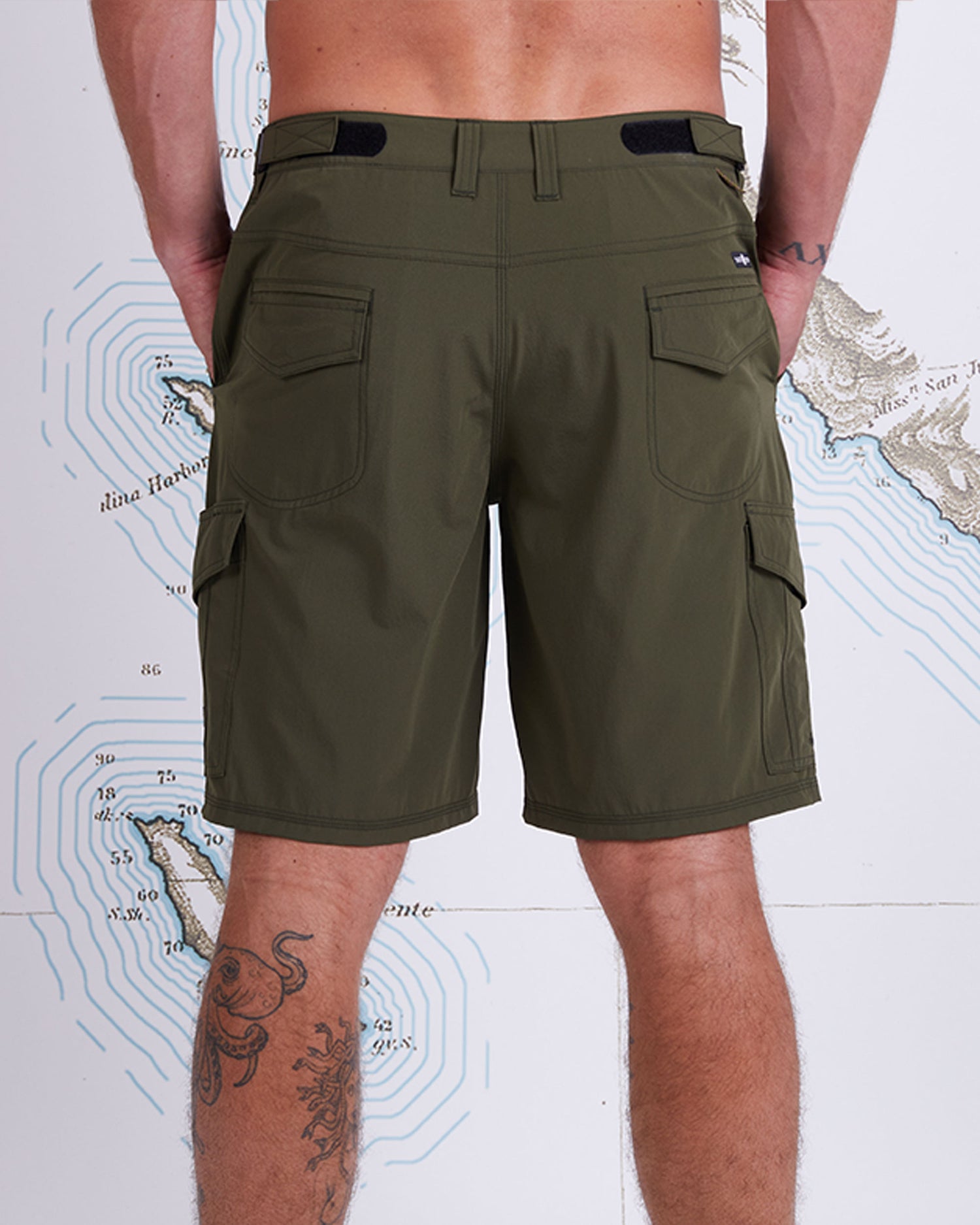 Deep pocket cargo shorts discount